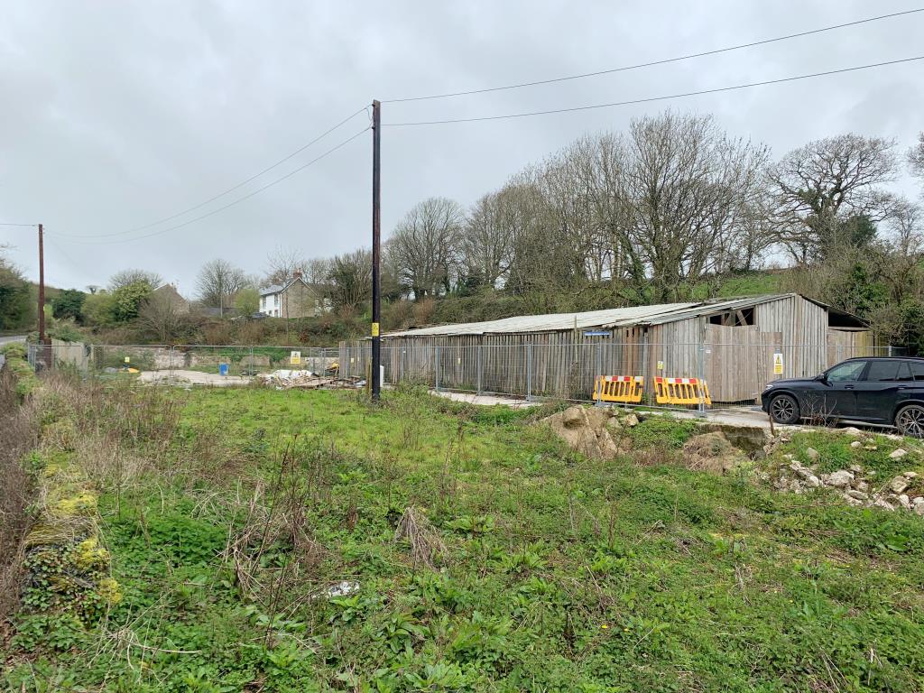 Lot: 12 - LAND WITH PRIOR APPROVAL FOR FIVE DWELLINGS - 